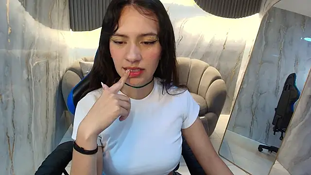 Snapshot of candy_sky_r chatting on 18, 3, 2026 candy sky r online show from 18, 3, 2026