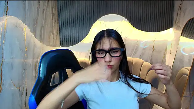 Snapshot of candy_sky_r chatting on 22, 4, 2026 candy sky r online show from 22, 4, 2026