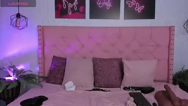 Snapshot of mia__star1 chatting on 15, 4, 2026 mia star1 online show from 15, 4, 2026