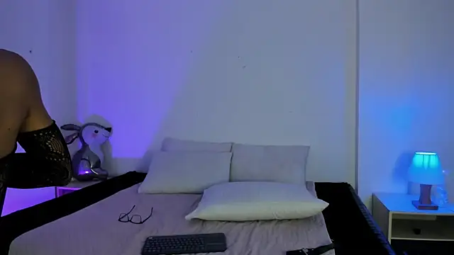 Snapshot of Eve-01 chatting on 13, 4, 2026 Eve-01 online show from 13, 4, 2026