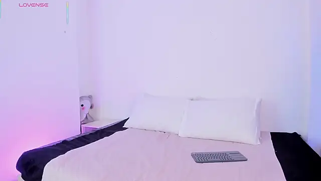 Snapshot of Eve-01 chatting on 21, 4, 2026 Eve-01 online show from 21, 4, 2026