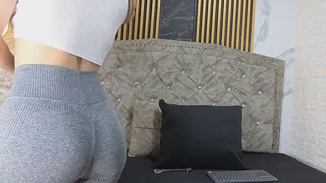 Snapshot of LyraenBlue chatting on 18, 5, 2026 LyraenBlue online show from 18, 5, 2026