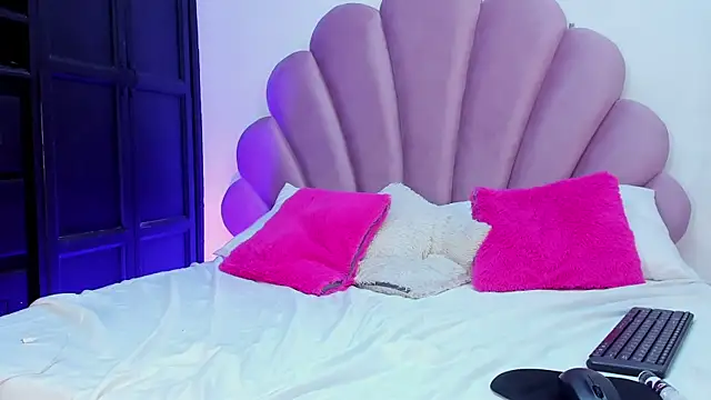 Snapshot of sophia_mell chatting on 15, 4, 2026 sophia mell online show from 15, 4, 2026