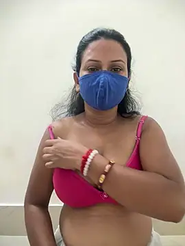 Snapshot of angelmoumita chatting on 7, 4, 2026 angelmoumita online show from 7, 4, 2026