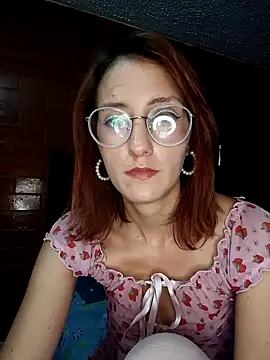 Snapshot of susanhottie1 chatting on 5, 4, 2026 susanhottie1 online show from 5, 4, 2026