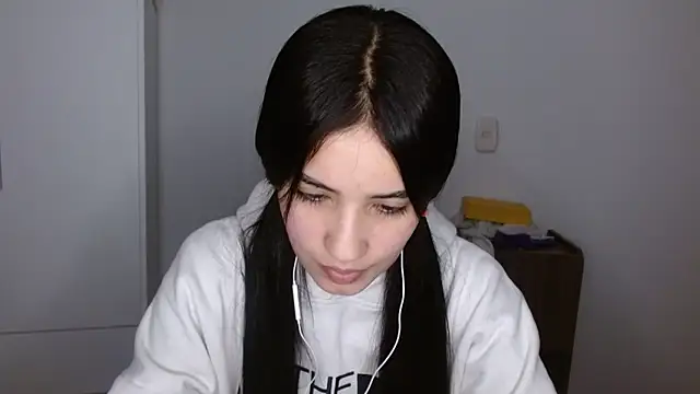 Snapshot of Lucy_engel chatting on 10, 4, 2026 Lucy engel online show from 10, 4, 2026