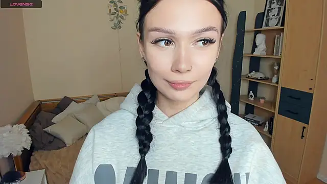 Snapshot of LynnCiprian chatting on 8, 4, 2026 LynnCiprian online show from 8, 4, 2026