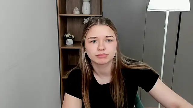 Snapshot of TonyaOgborn chatting on 5, 3, 2026 TonyaOgborn online show from 5, 3, 2026