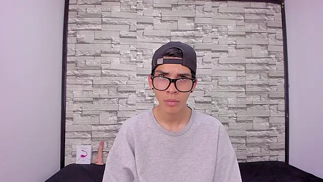 Snapshot of dave_925_ chatting on 2, 4, 2026 dave 925 online show from 2, 4, 2026