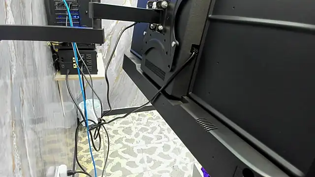 Snapshot of Milf_Drip chatting on 6, 4, 2026 Milf Drip online show from 6, 4, 2026