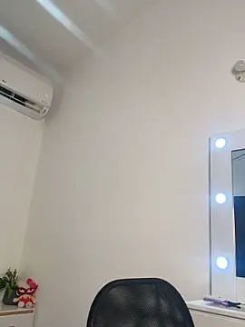 Cristal Williams online show from 14, 4, 2026