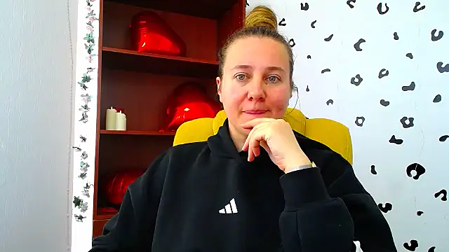 Snapshot of Nionelly chatting on 28, 3, 2026 Nionelly online show from 28, 3, 2026