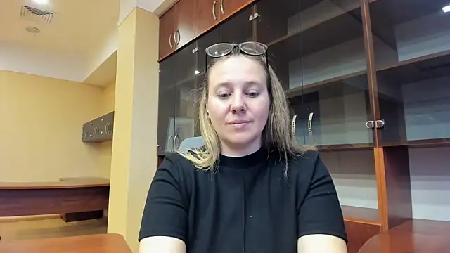 Snapshot of Nionelly chatting on 1, 4, 2026 Nionelly online show from 1, 4, 2026