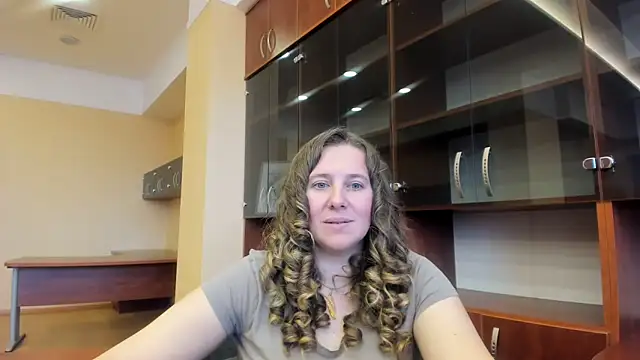 Snapshot of Nionelly chatting on 4, 4, 2026 Nionelly online show from 4, 4, 2026