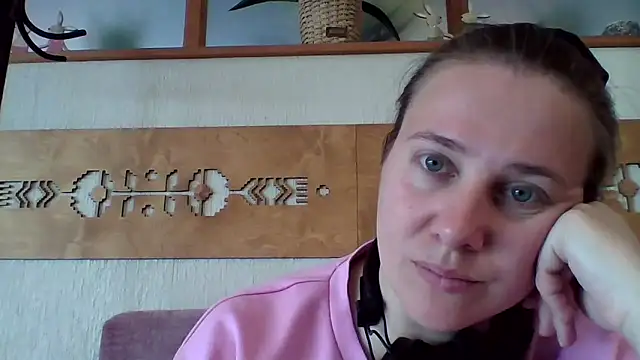 Snapshot of Nionelly chatting on 17, 4, 2026 Nionelly online show from 17, 4, 2026