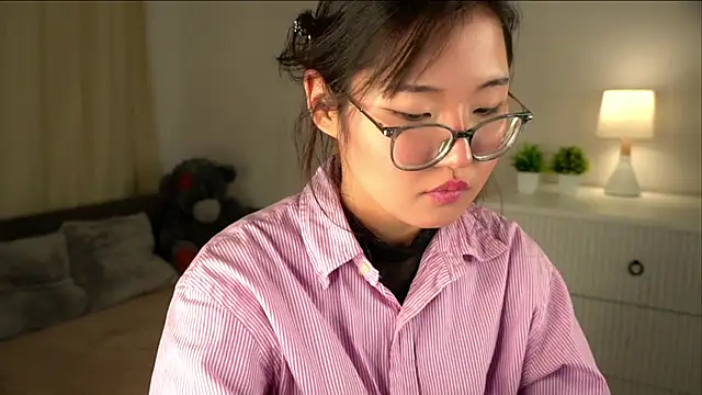 Snapshot of NelleMihalko chatting on 1, 4, 2026 NelleMihalko online show from 1, 4, 2026