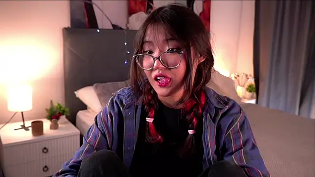 Snapshot of NelleMihalko chatting on 3, 4, 2026 NelleMihalko online show from 3, 4, 2026