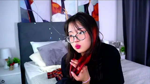 Snapshot of NelleMihalko chatting on 4, 4, 2026 NelleMihalko online show from 4, 4, 2026