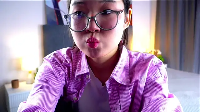 Snapshot of NelleMihalko chatting on 9, 4, 2026 NelleMihalko online show from 9, 4, 2026