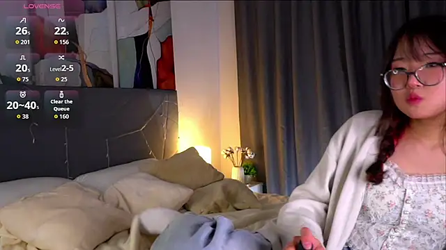 Snapshot of NelleMihalko chatting on 18, 4, 2026 NelleMihalko online show from 18, 4, 2026