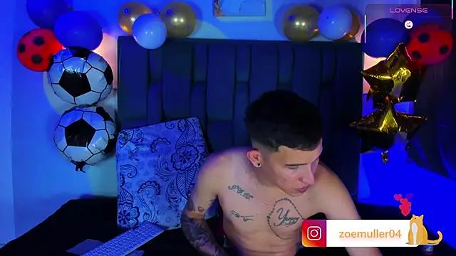 Snapshot of Zoe_Axel1 chatting on 3, 7, 2026 Zoe Axel1 online show from 3, 7, 2026