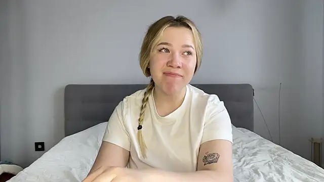 Snapshot of alyrasun chatting on 28, 3, 2026 alyrasun online show from 28, 3, 2026