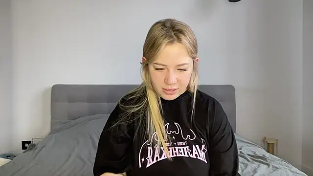 Snapshot of alyrasun chatting on 8, 4, 2026 alyrasun online show from 8, 4, 2026