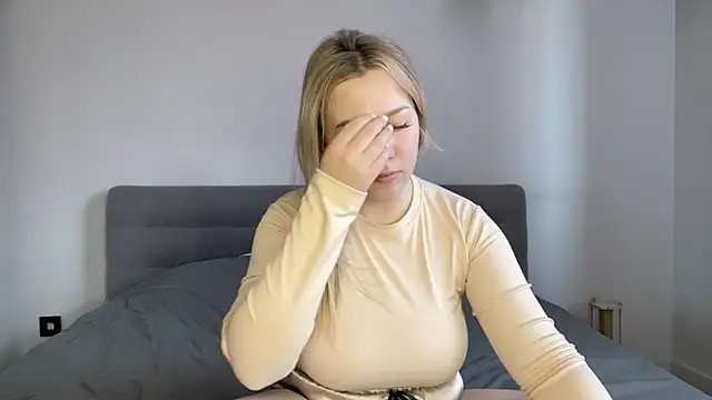 Snapshot of alyrasun chatting on 10, 4, 2026 alyrasun online show from 10, 4, 2026