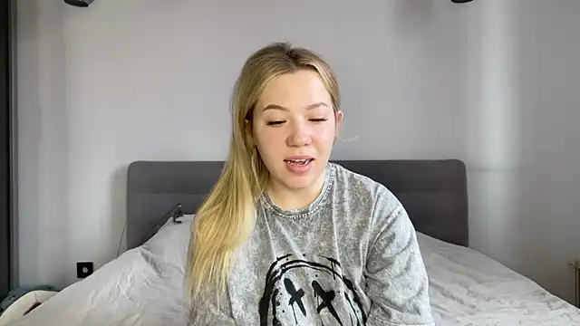 Snapshot of alyrasun chatting on 14, 4, 2026 alyrasun online show from 14, 4, 2026