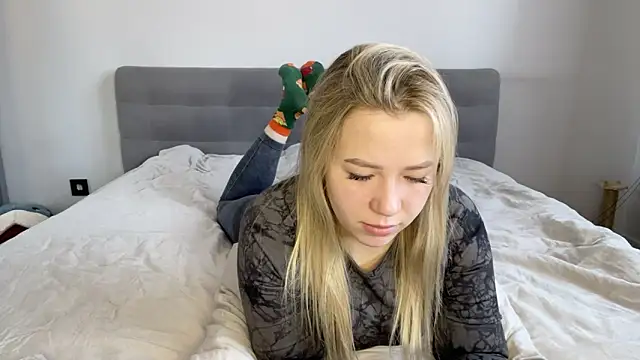 Snapshot of alyrasun chatting on 18, 4, 2026 alyrasun online show from 18, 4, 2026