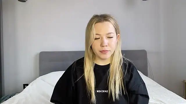 Snapshot of alyrasun chatting on 27, 4, 2026 alyrasun online show from 27, 4, 2026