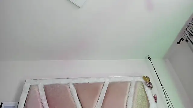 Snapshot of Lele_669 chatting on 6, 4, 2026 Lele 669 online show from 6, 4, 2026