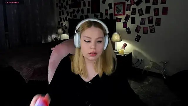 Snapshot of AmeliaMerris chatting on 28, 4, 2026 AmeliaMerris online show from 28, 4, 2026