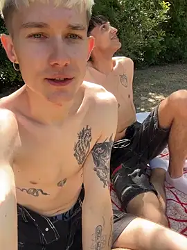 Snapshot of AlphaTwinks chatting on 4, 4, 2026 AlphaTwinks online show from 4, 4, 2026