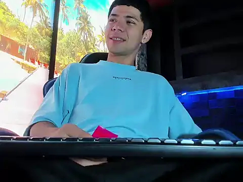 Snapshot of ChristoperGiraldo chatting on 5, 4, 2026 ChristoperGiraldo online show from 5, 4, 2026