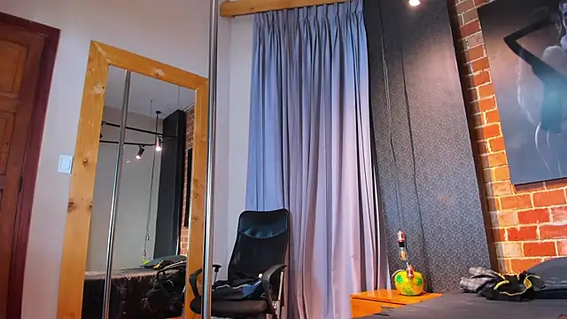 Snapshot of Sienna_Dark chatting on 4, 4, 2026 Sienna Dark online show from 4, 4, 2026