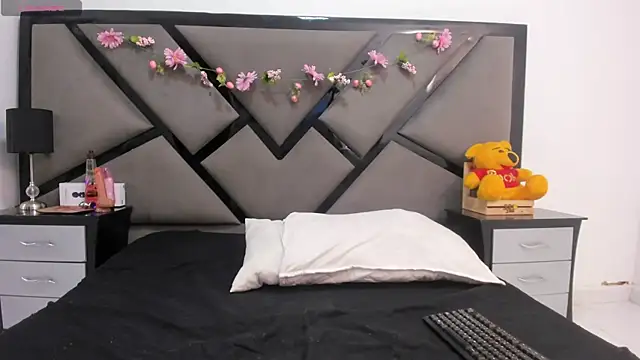 akiraloveee online show from 25, 6, 2026