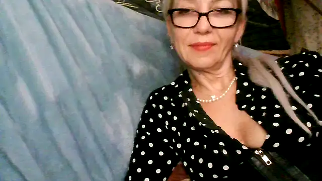 Snapshot of AlisaAngell chatting on 11, 4, 2026 AlisaAngell online show from 11, 4, 2026