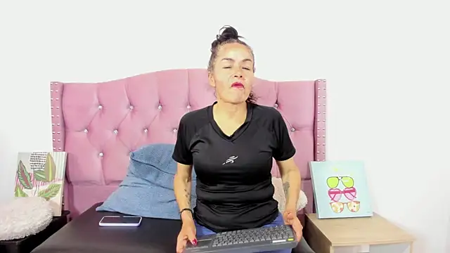Snapshot of Liz_Grettel chatting on 1, 4, 2026 Liz Grettel online show from 1, 4, 2026