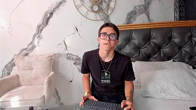 Snapshot of TylerCross_ chatting on 16, 3, 2026 TylerCross online show from 16, 3, 2026