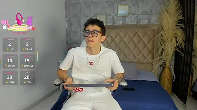 Snapshot of TylerCross_ chatting on 30, 3, 2026 TylerCross online show from 30, 3, 2026