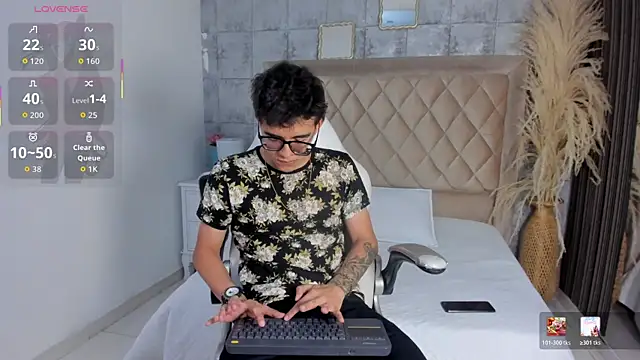 Snapshot of TylerCross_ chatting on 31, 3, 2026 TylerCross online show from 31, 3, 2026