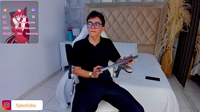 Snapshot of TylerCross_ chatting on 1, 4, 2026 TylerCross online show from 1, 4, 2026