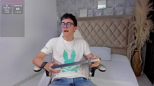 Snapshot of TylerCross_ chatting on 2, 4, 2026 TylerCross online show from 2, 4, 2026