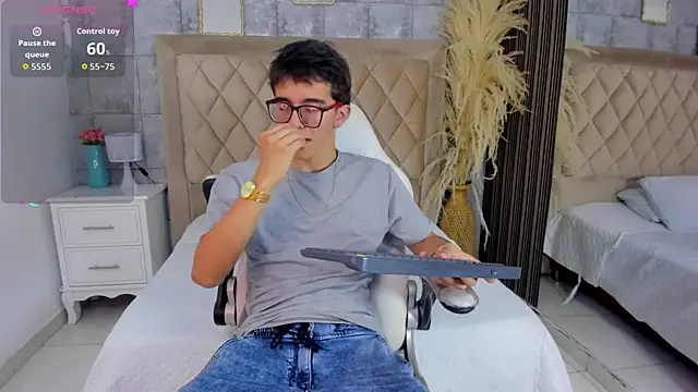 Snapshot of TylerCross_ chatting on 3, 4, 2026 TylerCross online show from 3, 4, 2026