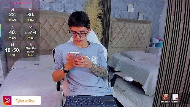 Snapshot of TylerCross_ chatting on 9, 4, 2026 TylerCross online show from 9, 4, 2026