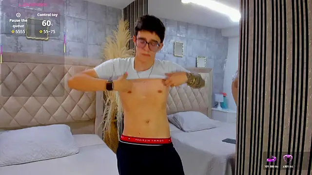 Snapshot of TylerCross_ chatting on 14, 4, 2026 TylerCross online show from 14, 4, 2026