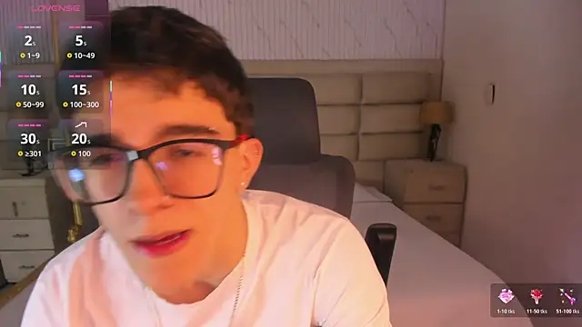 Snapshot of TylerCross_ chatting on 18, 4, 2026 TylerCross online show from 18, 4, 2026