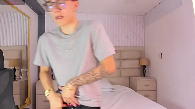 Snapshot of TylerCross_ chatting on 19, 4, 2026 TylerCross online show from 19, 4, 2026