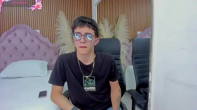 Snapshot of TylerCross_ chatting on 20, 4, 2026 TylerCross online show from 20, 4, 2026